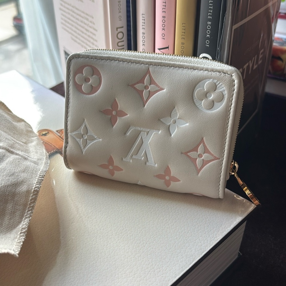 🔥Like New! RFID Louis Vuitton•Embossed Lambskin